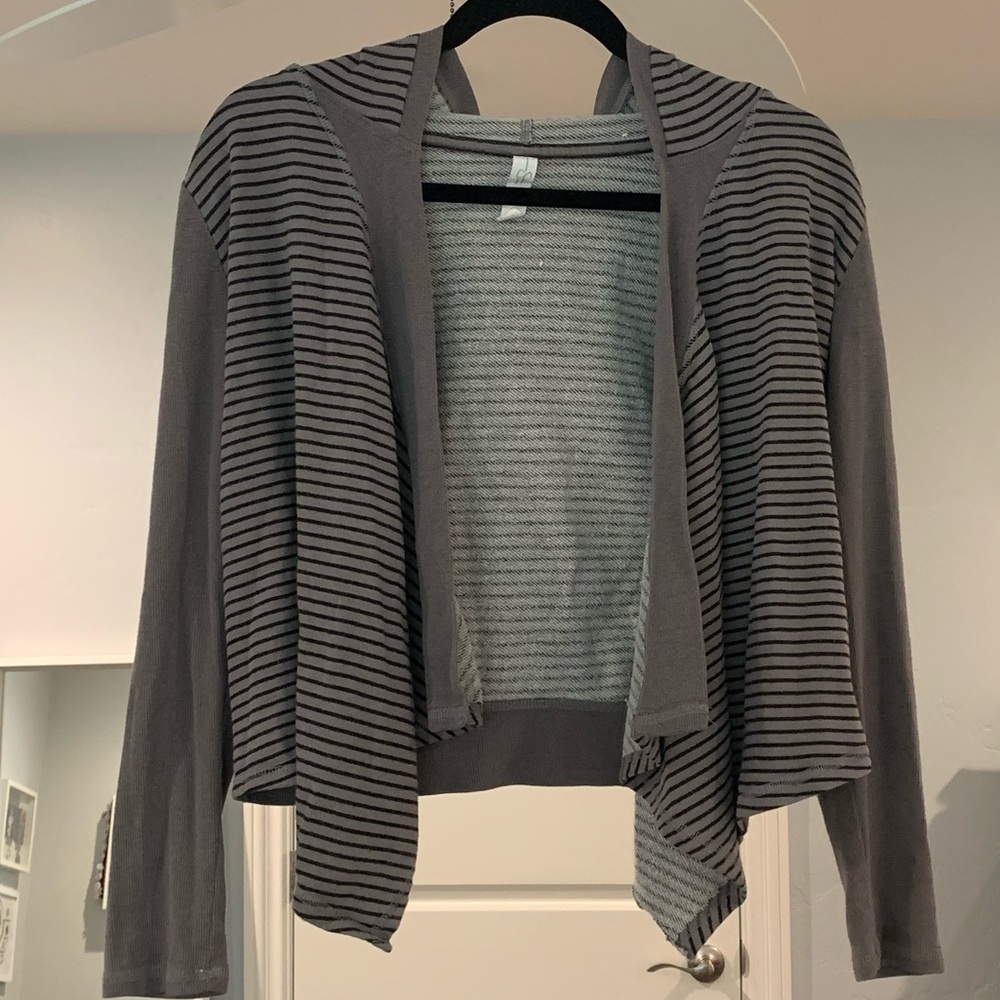 Jessica Simpson Cropped Women’s Grey And Black Cardigan With Hood